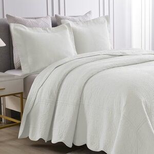 Classic White Quilted Coverlet Set - Soft Home Bedding